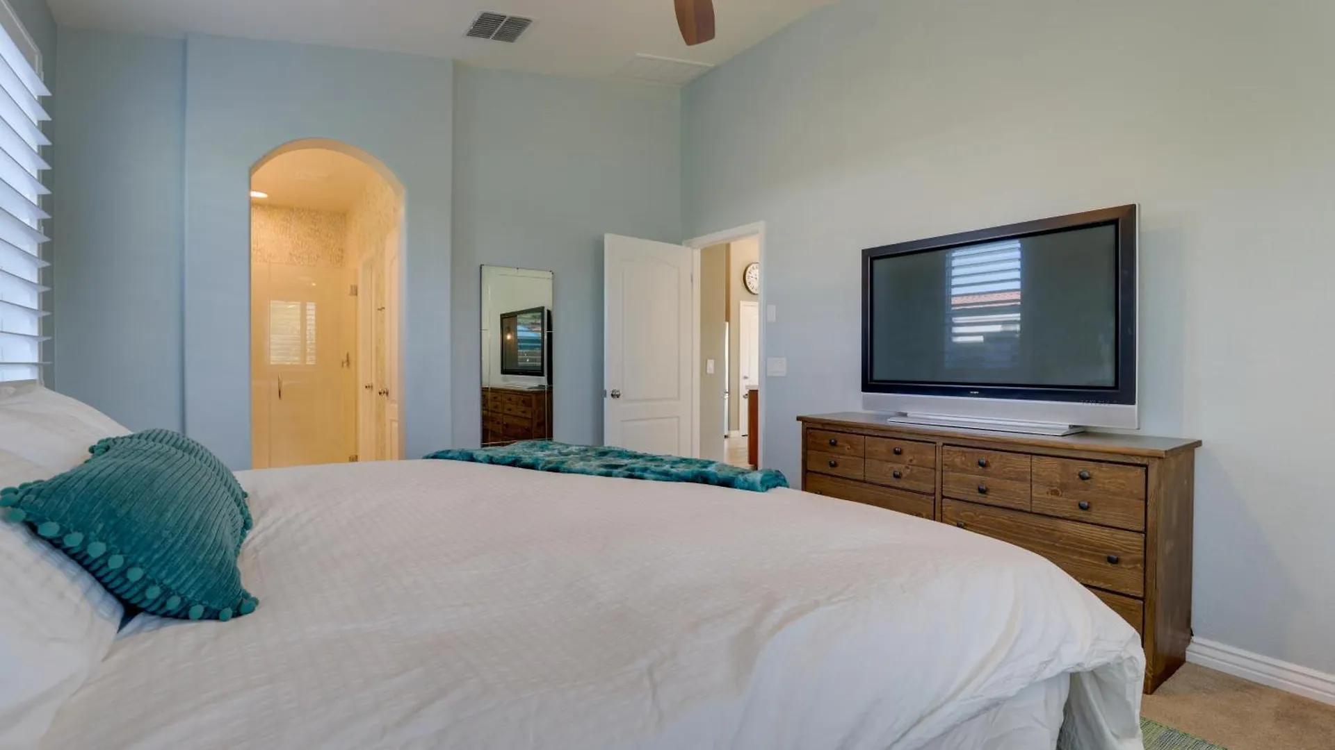 Phoenix Home With Ev Charger And Pool Access!