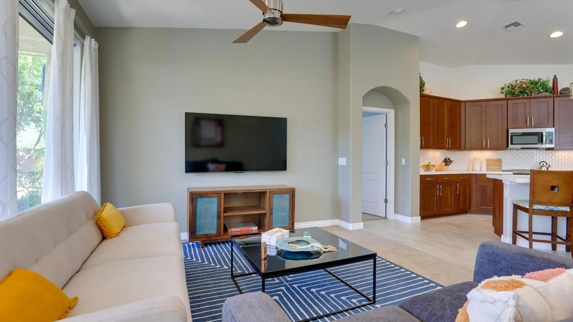 Phoenix Home With Ev Charger And Pool Access! 美国